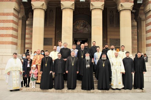 Slujiri la catedrale și mănăstiri din Mitropolia Olteniei 