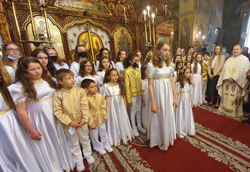 Corul de copii „Meloritm” în biserica Parohiei Parcul Călăraşi din București