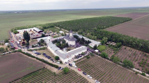 Mănăstirea Cudalbi, o cetate-prisacă  a jertfei, credinţei şi hărniciei 