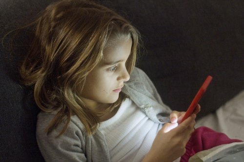 Copiii mici în faţa dispozitivelor digitale