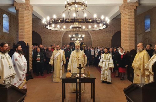 Liturghie arhierească la Mănăstirea Oașa, judeţul Alba