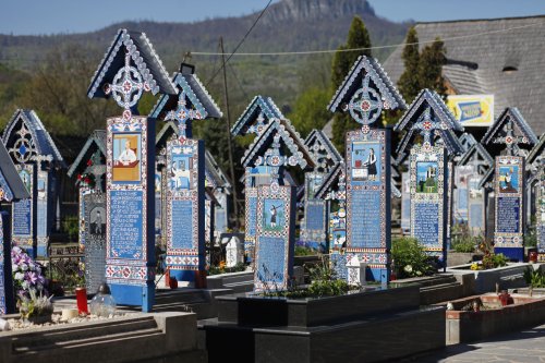Cimitirul vesel colorat din Săpânța