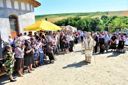 Episcopul Hușilor a binecuvântat credincioșii din Valea Popii, Vaslui