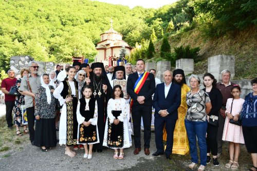 Mănăstirea Piatra Scrisă din judeţul Caraş-Severin şi-a sărbătorit hramul