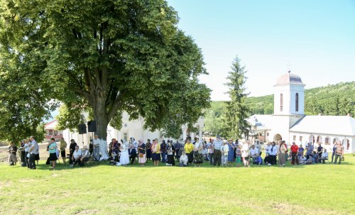Hram și binecuvântare la mănăstirea buzoiană Ciolanu