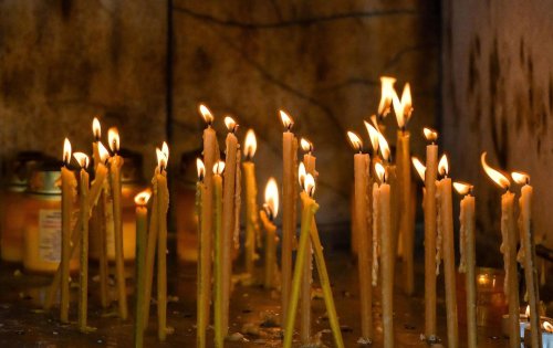 Se pot săvârşi slujba Înmormântării şi pomeniri pentru creştinii cărora  li se incinerează trupul după moarte?