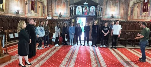Proiect cultural-educativ dedicat tinerilor basarabeni la Vinerea, judeţul Alba