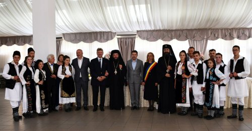 Reuniune a fiilor satului Teregova din Caraș-Severin