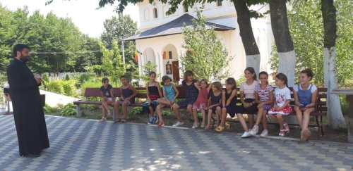 Activități recreative pentru copii la mănăstirea gălățeană Toflea