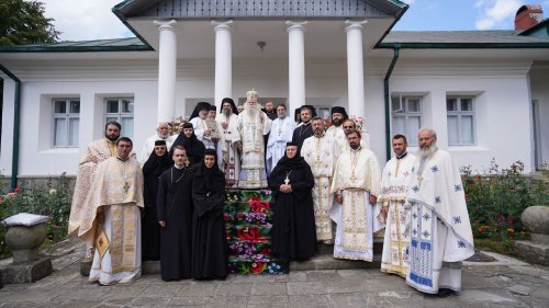 Slujire arhierească la Mănăstirea Slatina - Suceava