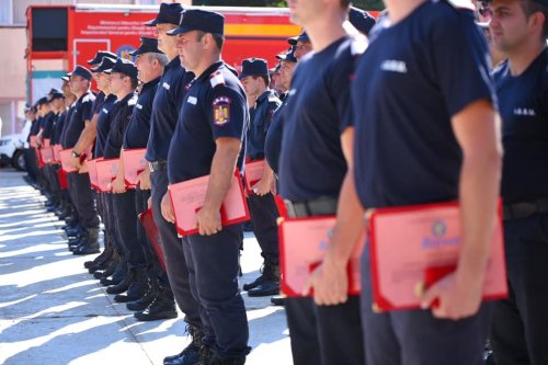 Pompierii români detaşaţi în Grecia, avansaţi în grad 