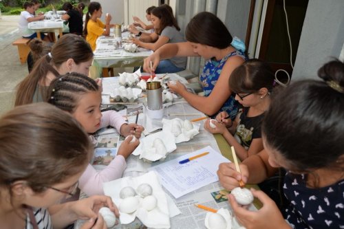 Școala de vară „Mâini dibace, minți agere”, la Suceava