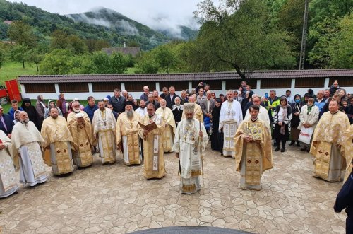 Târnosirea noii biserici a Mănăstirii „Sfântul Ioan Botezătorul” de la Strungari, Alba