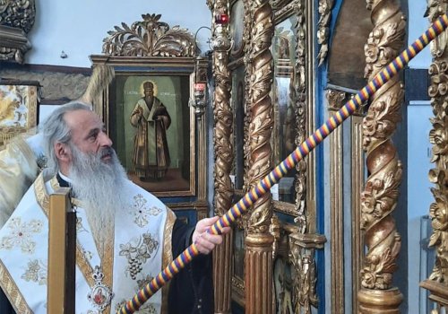 Mitropolitul Moldovei și Bucovinei a sfințit catapeteasma bisericii din Poieni