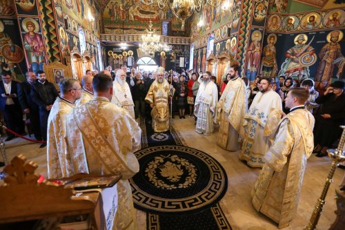 Fresca Bisericii „Pogorârea Sfântului Duh” din Focșani a fost sfințită