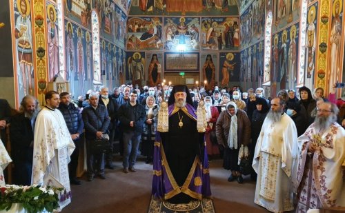 Sărbătoare la Mănăstirea din Subpiatră, judeţul Alba