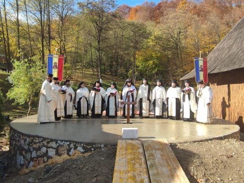 Piatră de temelie pentru un nou sfânt lăcaș la Mănăstirea Izbuc