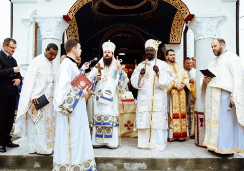 Oaspeţi din Africa la hramul și resfințirea bisericii din Băița, Cluj