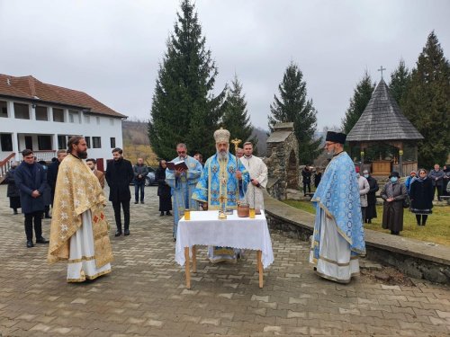Liturghie arhierească la Mănăstirea „Sfânta Treime” de la Măgina, Alba