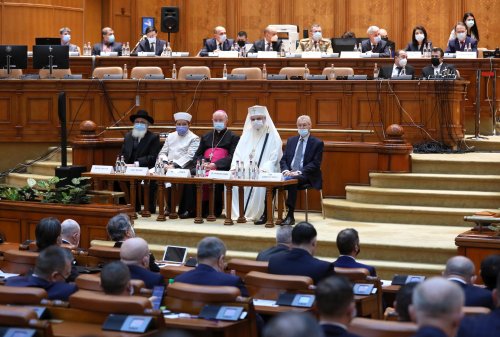 Patriarhul României la ședința solemnă a Parlamentului dedicată Zilei Naţionale