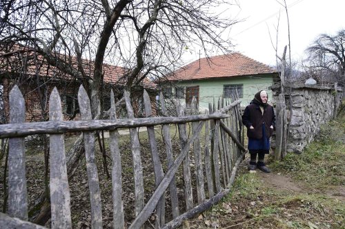 Aproape 3 milioane de români sunt afectați de lipsuri materiale