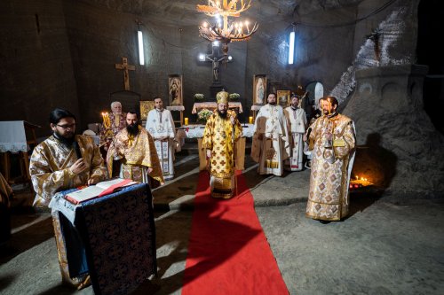 Slujire arhierească în capela Sfintei Mucenițe Varvara din Salina Cacica