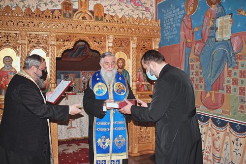 Hirotesii de duhovnici la Paraclisul „Sfinții Serghie și Vah” din Craiova