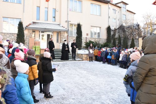 Colinde și daruri la Colegiul Ortodox și la Grădinița „Sfântul Stelian” din Cluj Napoca
