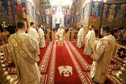 Slujbe și rugăciuni, la începutul noului an 2022, în Catedrala „Înălțarea Domnului” din Buzău