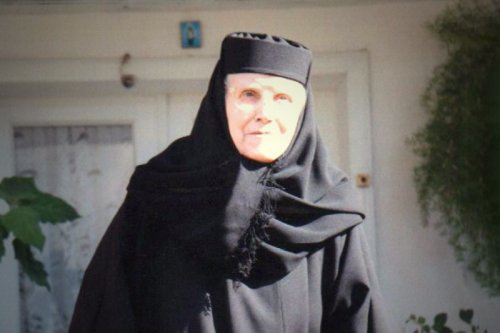 O venerabilă călugăriță a Mănăstirii Văratic a trecut la Domnul