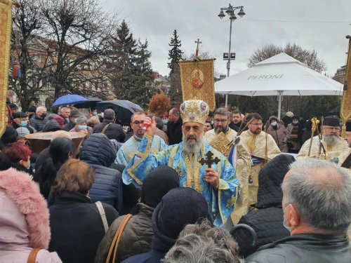Liturghie arhierească la Catedrala Mare din Târgu-Mureș, la praznicul Botezului Domnului