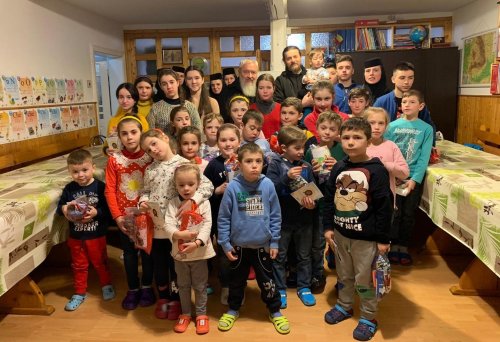 Binecuvântări arhiereşti pentru copiii îngrijiți la Mănăstirea Piatra Fântânele