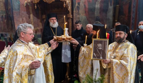 Patriarhul Teoctist și arhiereul Ilarion Mircea Băcăuanul, pomeniți la Roman
