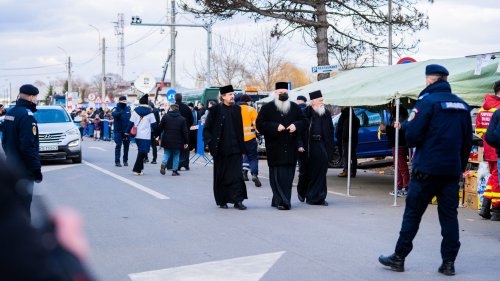 Arhiepiscopia Sucevei și Rădăuților sprijină cetățenii ucraineni greu încercați 
