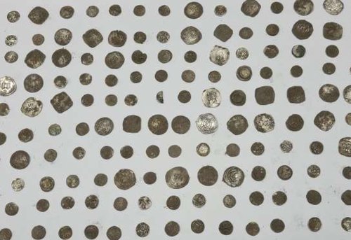 Monede din secolul al XIII-lea  găsite lângă Sântana