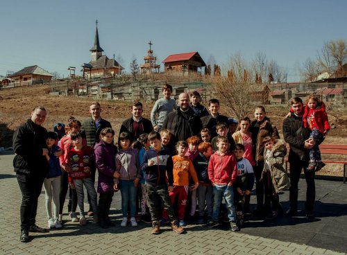 Voluntarii ASCOR Alba Iulia au oferit daruri copiilor refugiați
