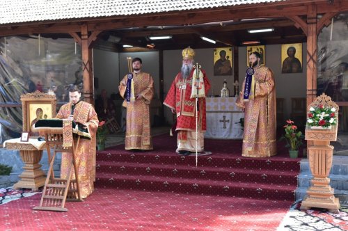 Slujire arhierească la mănăstirea vâlceană Cozia