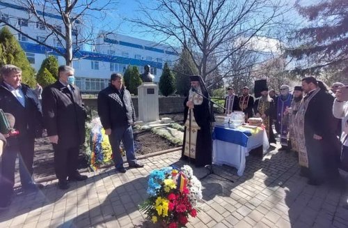 Binecuvântarea bustului filantropului Vasile Stroescu la Edineț