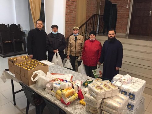 Parohia Iancu Vechi‑Mătăsari oferă daruri pentru 120 de familii sărace