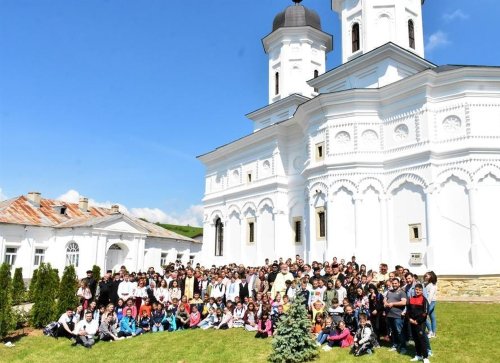  „Luna pastorației copiilor și tinerilor” în Episcopia Hușilor