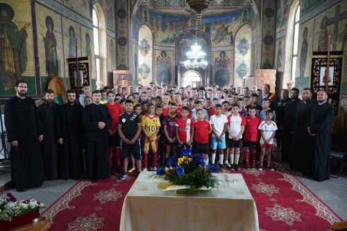 Peste 200 de copii au participat la campionatul de fotbal „Tinereţe şi credinţă”