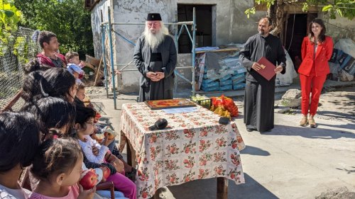 Mitropolitul Banatului a donat o casă pentru o familie cu 11 copii