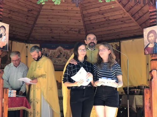 Elevi merituoşi premiați de o parohie din Timișoara