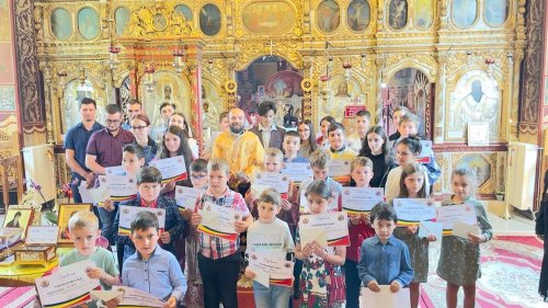Premii pentru elevii și studenții Parohiei „Sfântul Spiridon” Tașca 