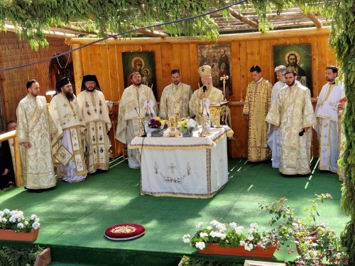 Corifeii Apostolilor, cinstiți în Mitropolia Munteniei și Dobrogei