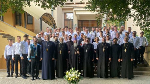 Cursuri de asimilare pentru cântăreţii bisericeşti în Arhiepiscopia Craiovei