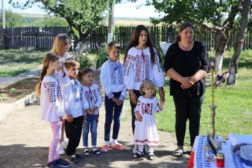 O familie cu 10 copii din Costești are o locuință renovată și primitoare cu ajutorul Pro Vita Iași