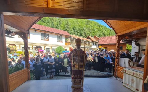 Slujire arhierească la hramul Mănăstirii Albac, judeţul Alba