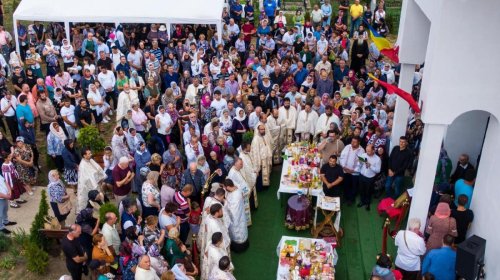 Mii de credincioși s-au închinat Sfântului Nicolae în Bălușești