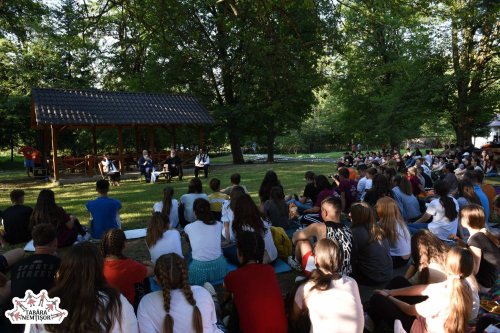Peste 500 de tineri în Poiana Prieteniei, la Nemțișor